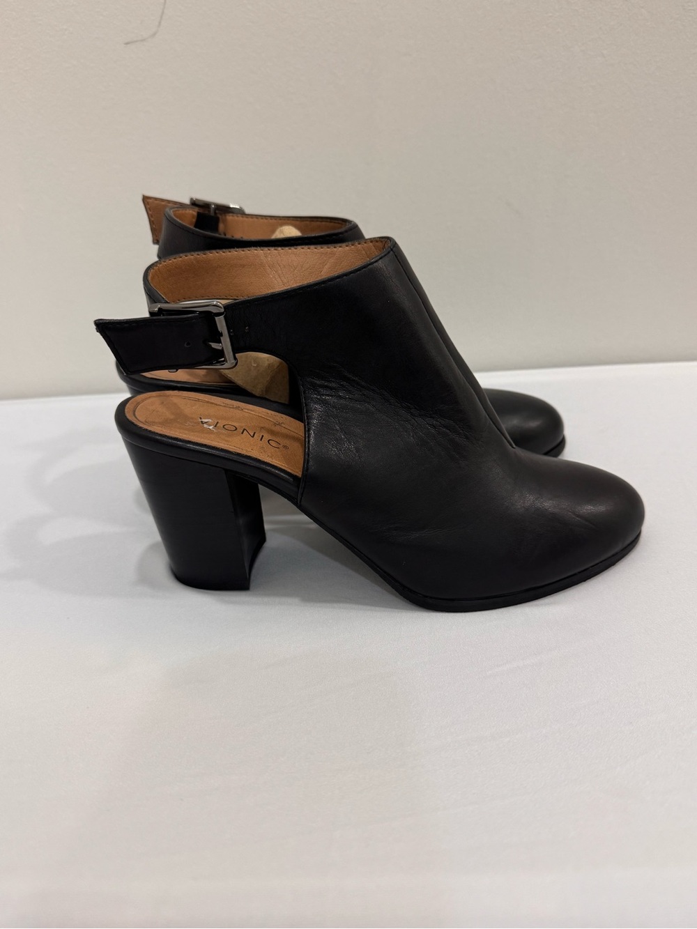 Vionic Black Leather Ankle Booties Shooties Block Heel Women’s Size 8